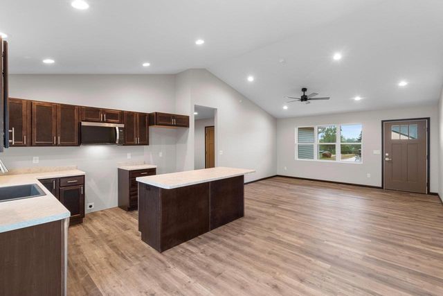 1920 SOUTHLAND LANE, New London, WI 54961