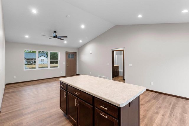 1920 SOUTHLAND LANE, New London, WI 54961