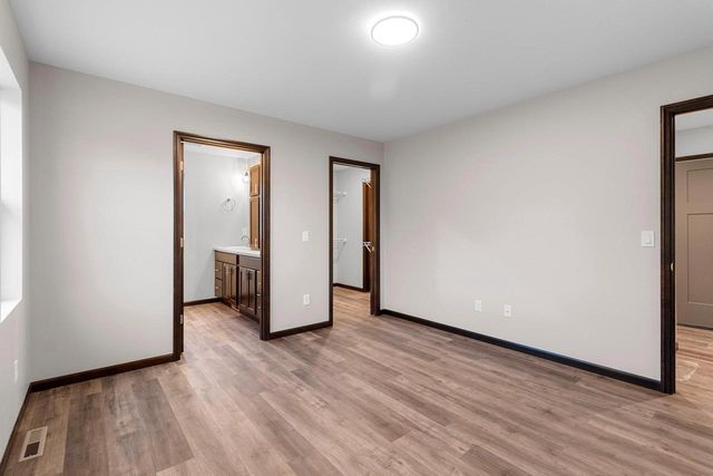 1920 SOUTHLAND LANE, New London, WI 54961