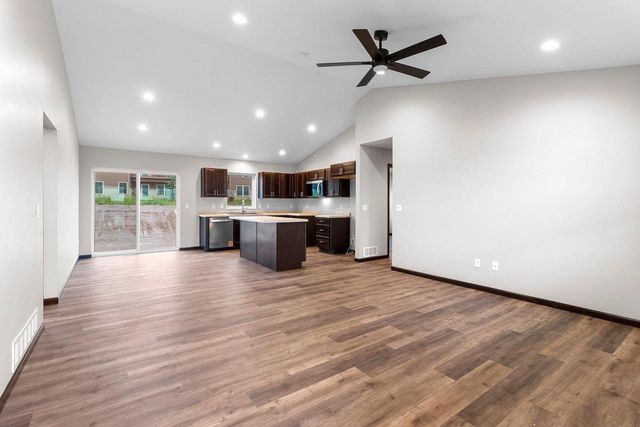 1920 SOUTHLAND LANE, New London, WI 54961