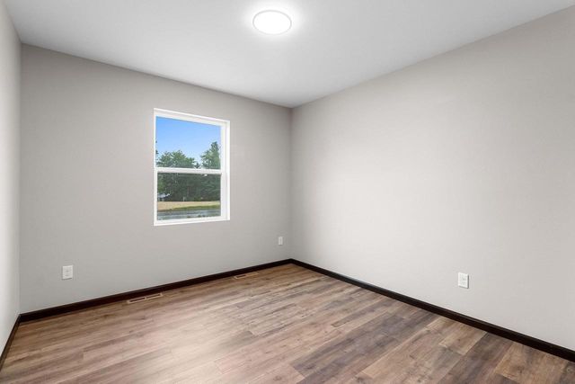 1920 SOUTHLAND LANE, New London, WI 54961