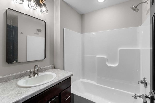 1920 SOUTHLAND LANE, New London, WI 54961