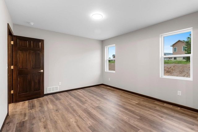 1920 SOUTHLAND LANE, New London, WI 54961