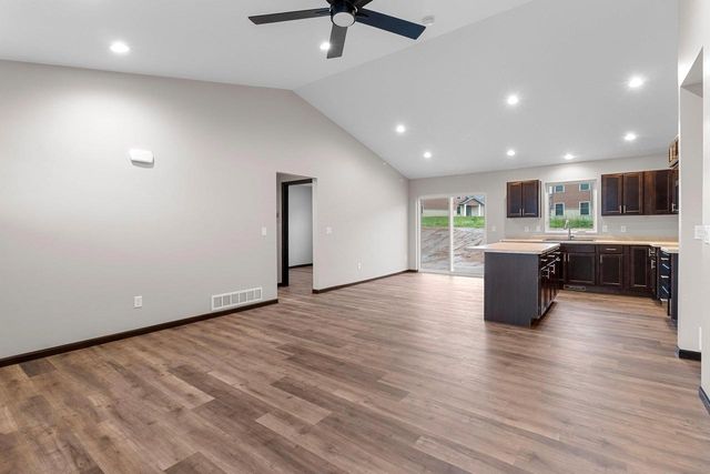 1920 SOUTHLAND LANE, New London, WI 54961