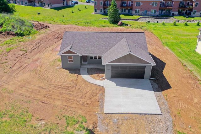 1920 SOUTHLAND LANE, New London, WI 54961