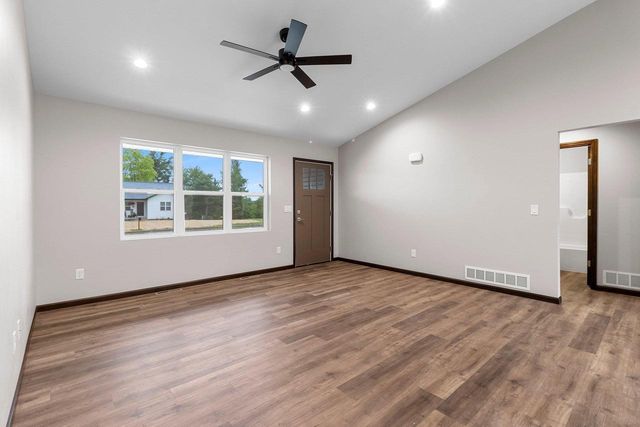 1920 SOUTHLAND LANE, New London, WI 54961