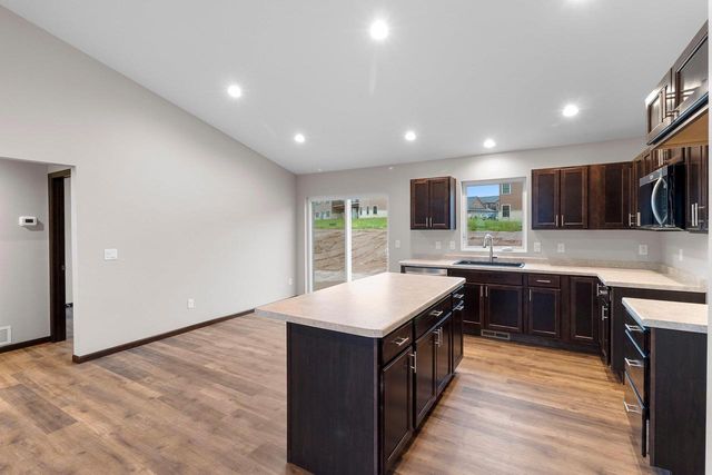 1920 SOUTHLAND LANE, New London, WI 54961