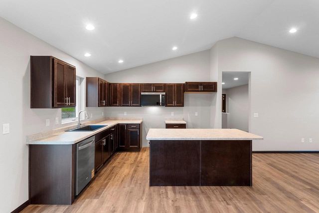 1920 SOUTHLAND LANE, New London, WI 54961