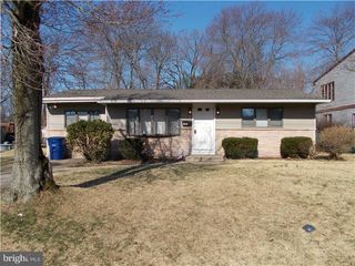 660 WINDSOR AVE, Maple Shade, NJ 08052