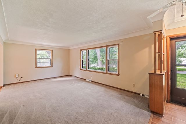 1655 NW 78th Street, Clive, IA 50325