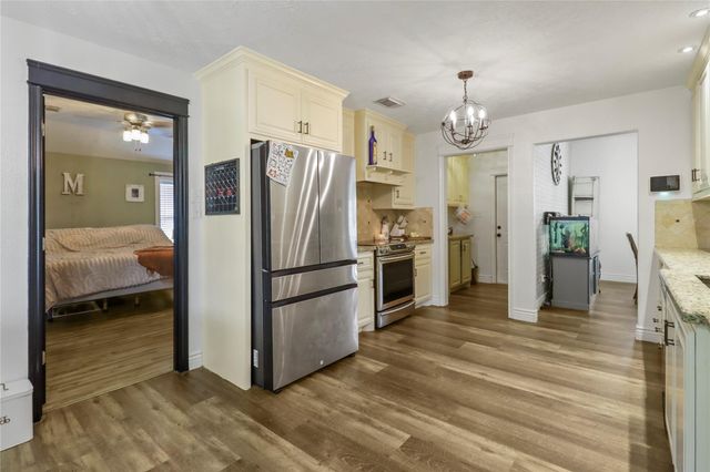 225 Turning Bayou Trail, Angleton, TX 77515