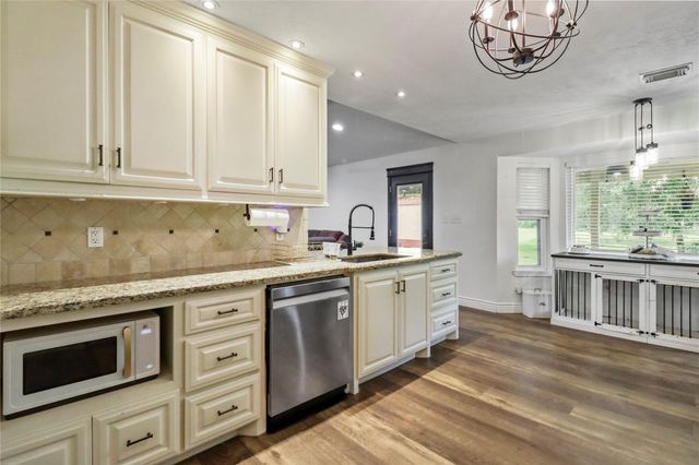 225 Turning Bayou Trail, Angleton, TX 77515