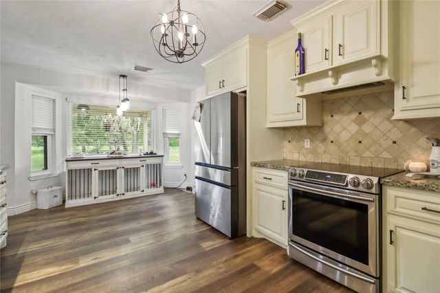 225 Turning Bayou Trail, Angleton, TX 77515