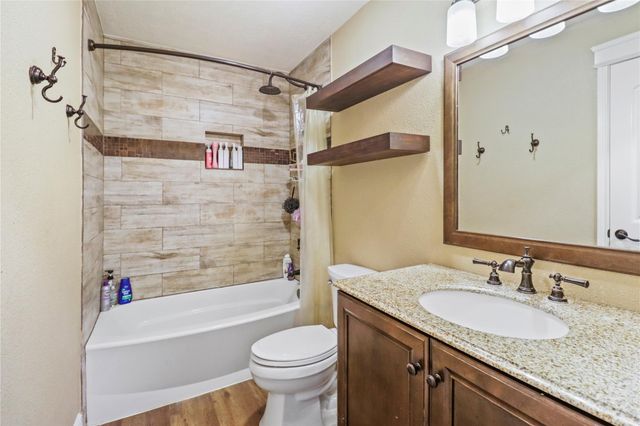 225 Turning Bayou Trail, Angleton, TX 77515