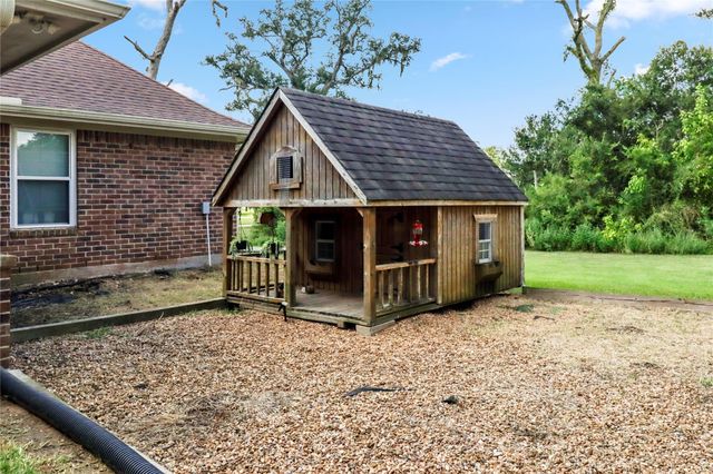 225 Turning Bayou Trail, Angleton, TX 77515
