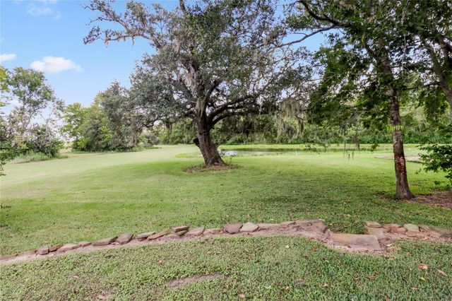 225 Turning Bayou Trail, Angleton, TX 77515