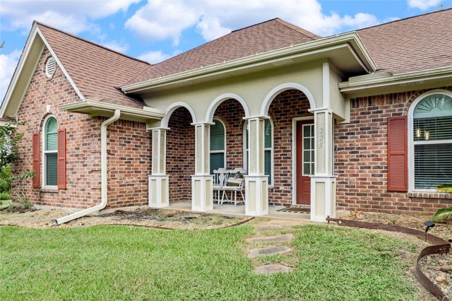 225 Turning Bayou Trail, Angleton, TX 77515