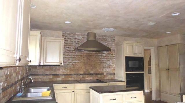 124 HARRIET DR., San Antonio, TX 78216
