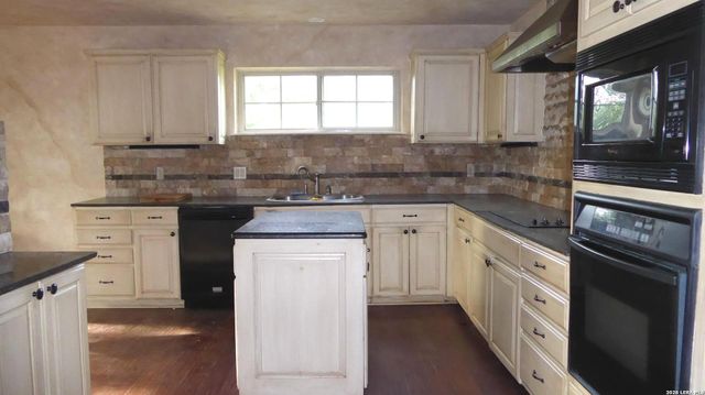 124 HARRIET DR., San Antonio, TX 78216