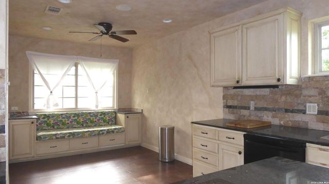 124 HARRIET DR., San Antonio, TX 78216