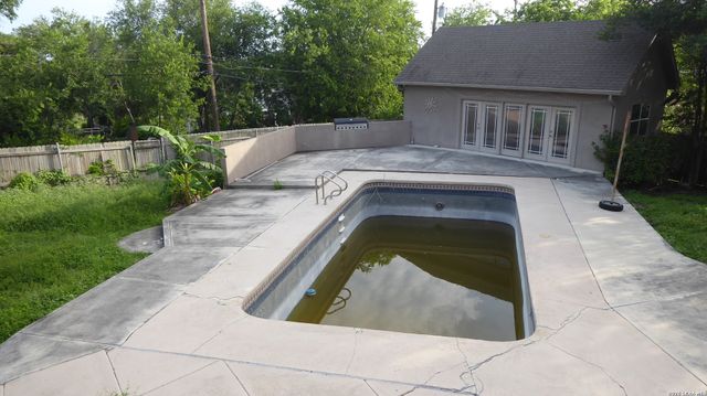124 HARRIET DR., San Antonio, TX 78216