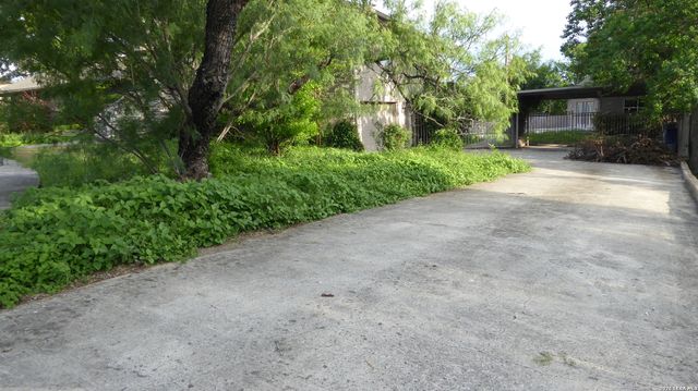 124 HARRIET DR., San Antonio, TX 78216