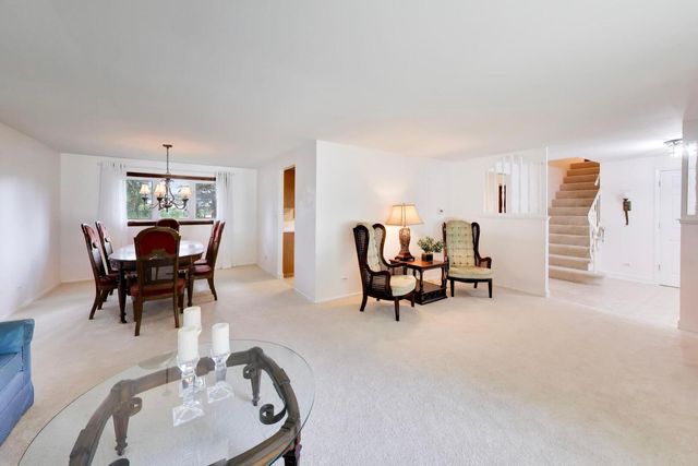 252 Millford Lane, Bloomingdale, IL 60108