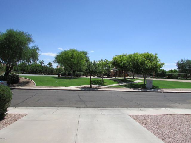 1346 S Palomino Creek Drive, Gilbert, AZ 85296
