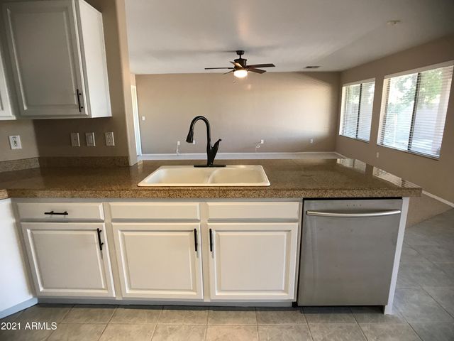 1346 S Palomino Creek Drive, Gilbert, AZ 85296