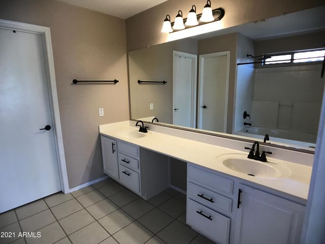 1346 S Palomino Creek Drive, Gilbert, AZ 85296