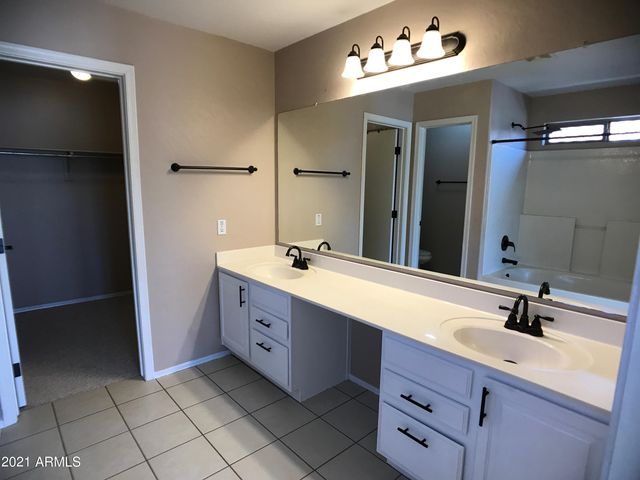 1346 S Palomino Creek Drive, Gilbert, AZ 85296
