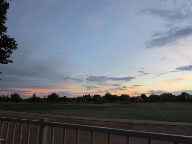 1346 S Palomino Creek Drive, Gilbert, AZ 85296