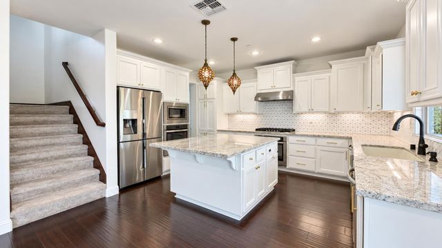 2326 Angus Rd, Roseville, CA 95747