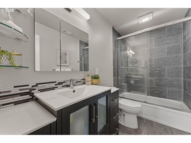 14825 Sw 106TH Ave, Portland, OR 97224
