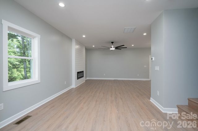 610 Queens Drive, Dallas, NC 28034