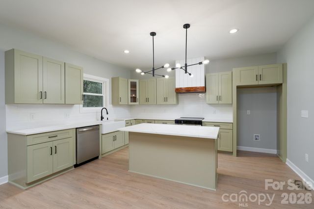 610 Queens Drive, Dallas, NC 28034