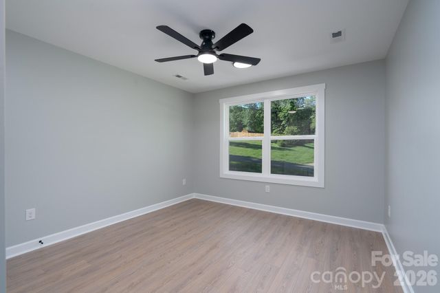 610 Queens Drive, Dallas, NC 28034