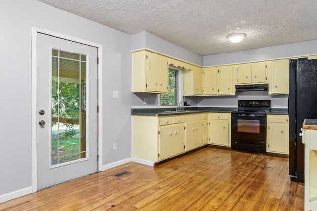 571 Larry Davis St, Spencer, TN 38585