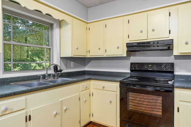 571 Larry Davis St, Spencer, TN 38585