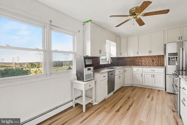 3012 SCHOOLHOUSE RD, Middletown, PA 17057