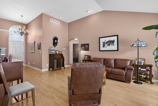 2205 Lake Wood Drive, Jackson, MI 49203