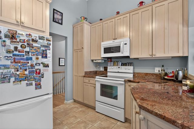 2205 Lake Wood Drive, Jackson, MI 49203