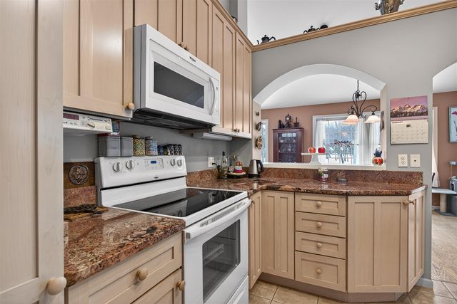2205 Lake Wood Drive, Jackson, MI 49203