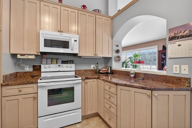 2205 Lake Wood Drive, Jackson, MI 49203