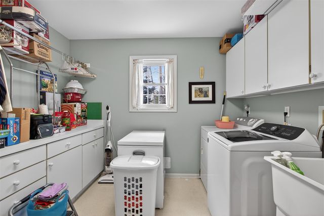 2205 Lake Wood Drive, Jackson, MI 49203