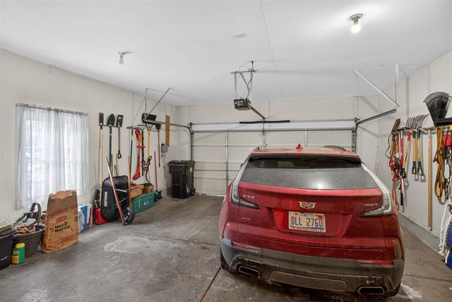 2205 Lake Wood Drive, Jackson, MI 49203