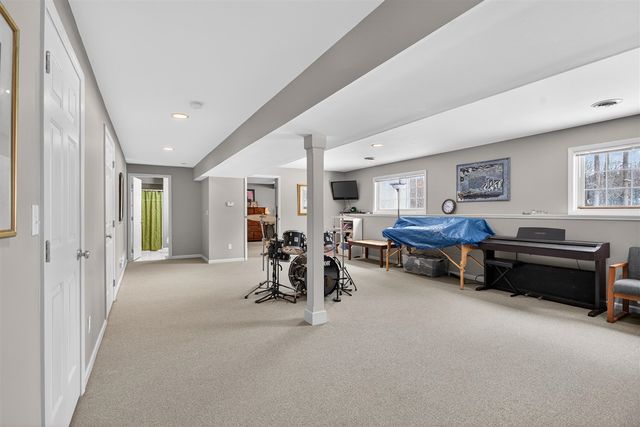 2205 Lake Wood Drive, Jackson, MI 49203