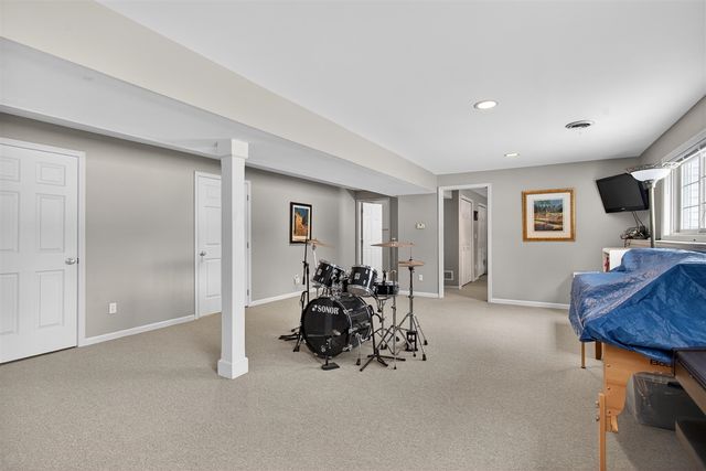 2205 Lake Wood Drive, Jackson, MI 49203