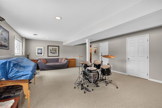 2205 Lake Wood Drive, Jackson, MI 49203
