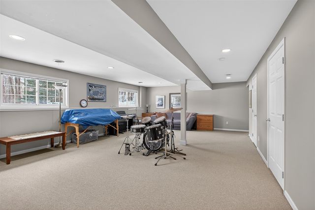2205 Lake Wood Drive, Jackson, MI 49203